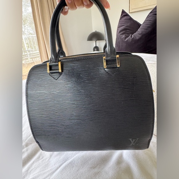 Louis Vuitton Handbags - Louis Vuitton Epi Pont Neuf - Black With Gold Hardware